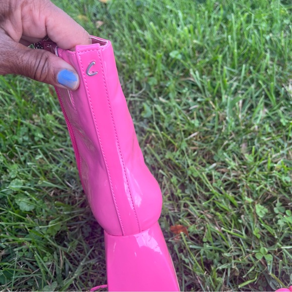 Boots - Picture 9 of 10